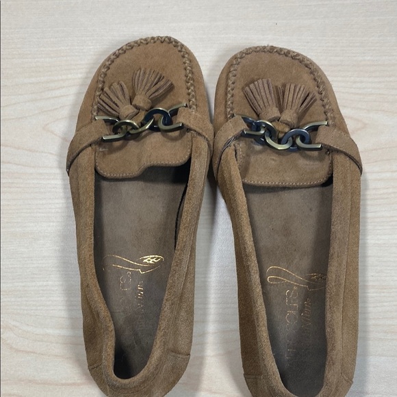 AEROSOLES Tan Suede Moccasin Loafers with Tassels - Picture 4 of 9
